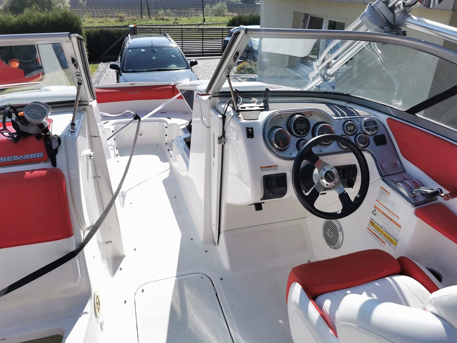 Wnętrze kokpitu Sea-Doo po czyszczeniu